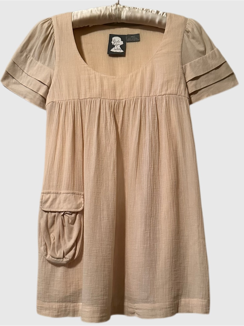 Girls From Savoy Short Sleeve Cream Top with Pocket